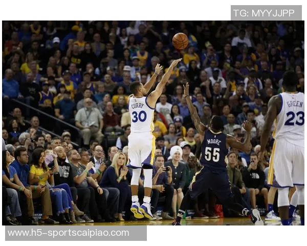 鲍威尔单场投中9记三分手感火热观察对手防守策略